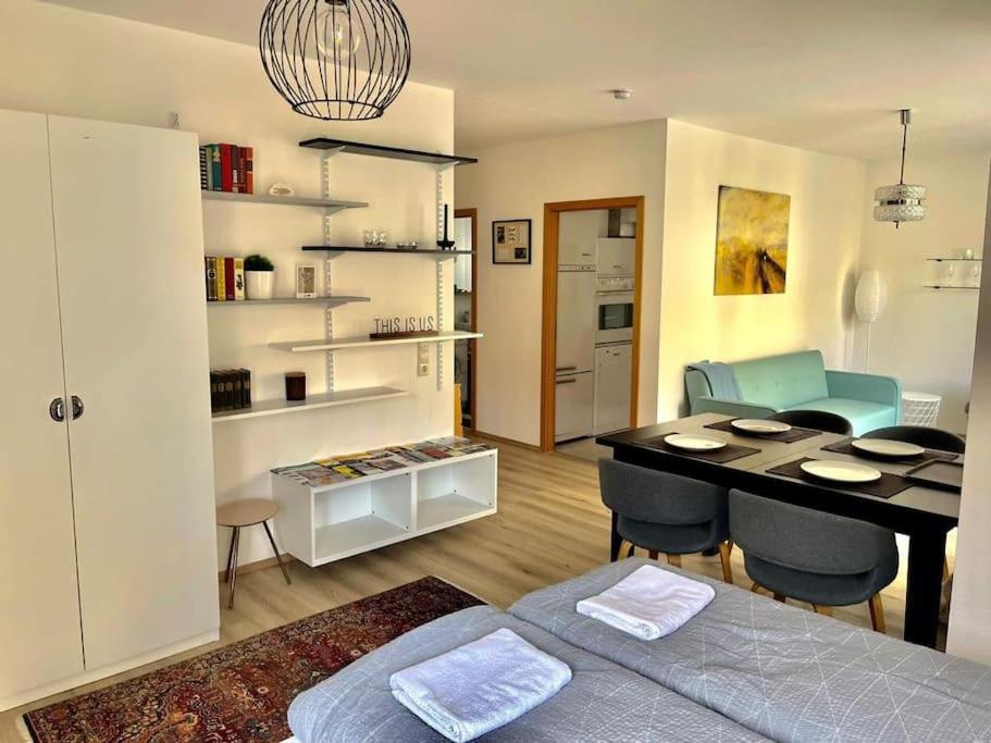 Sonniges Apartment In Ruhiger Und Zentraler Lage Pforzheim Esterno foto